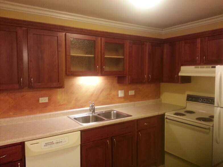 Building Photo - 444 E Osage Ln