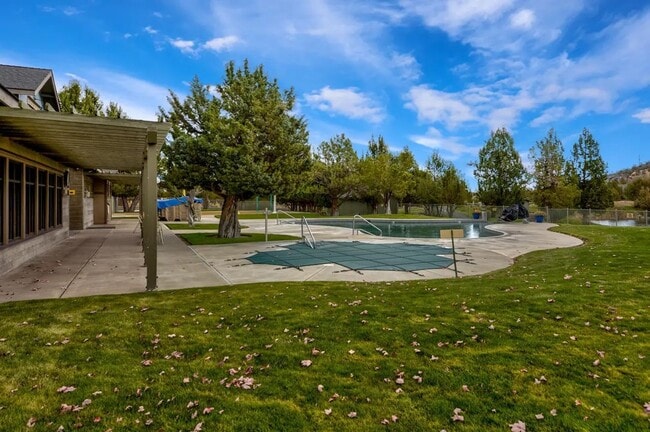 Building Photo - Eagle Crest Bunkhouse