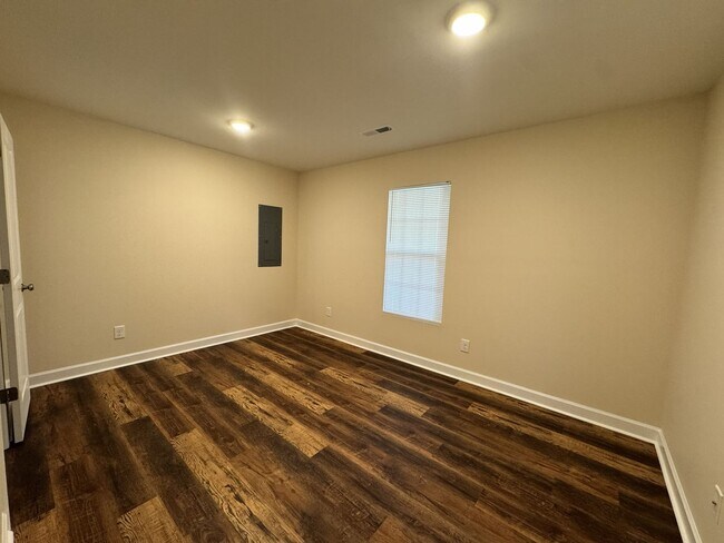 Building Photo - 708 Forrest St