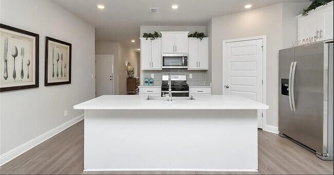 Building Photo - 10530 Relic Rd S