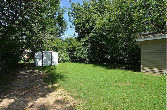 Building Photo - 1502 Barkley St