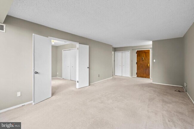 Building Photo - 5225 Pooks Hill Rd