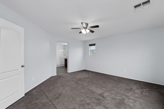 Building Photo - 2220 S Ponderosa Dr