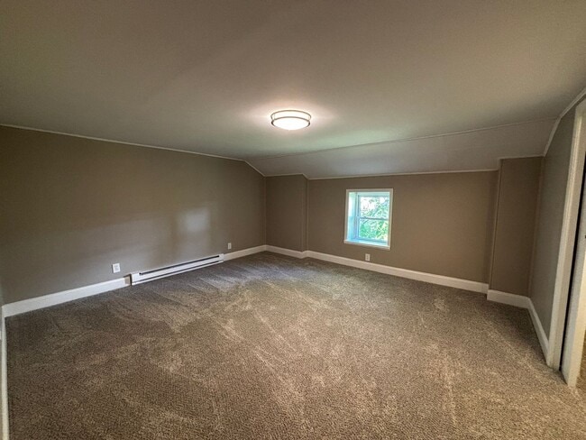 Building Photo - Newly remodeled 3+ bedroom