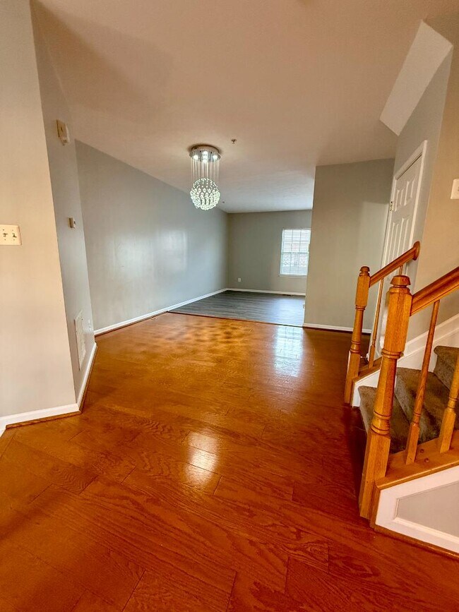 Building Photo - 838 Lowe Rd