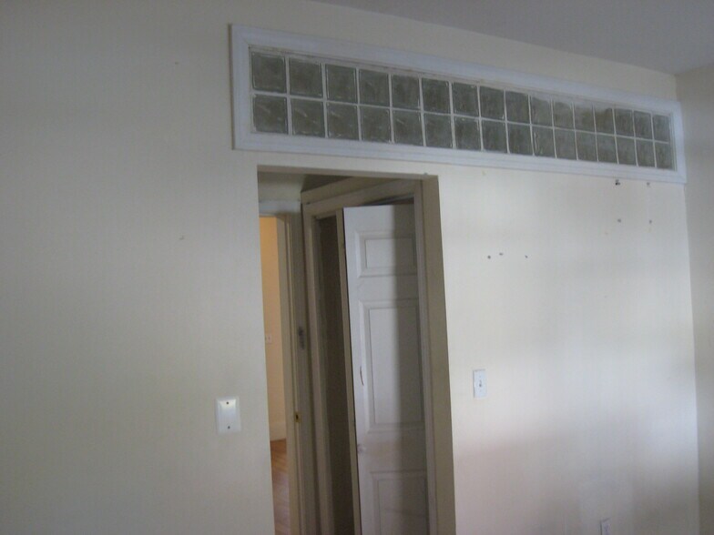 Building Photo - 54 Egmont St