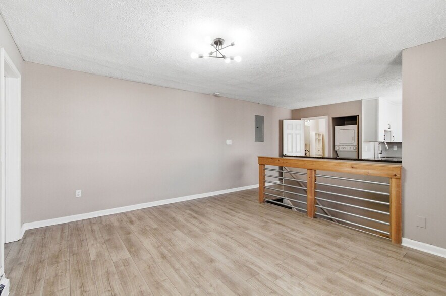 Building Photo - 1338 Barth Ave