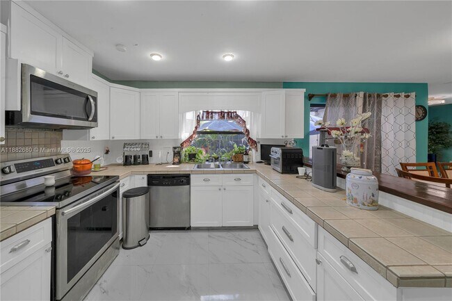 Building Photo - 15060 SW 49th Ln