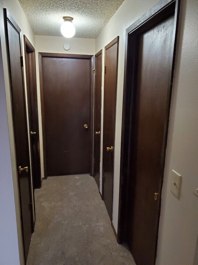 Building Photo - Cozy North Spokane 2BR with New Carpet & Prime Location