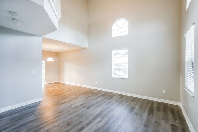 Building Photo - 1260 NE 42nd Ave