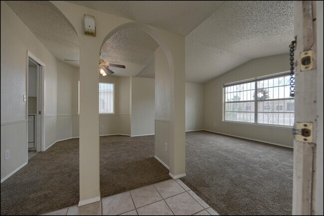 Building Photo - 4109 Roxbury Dr