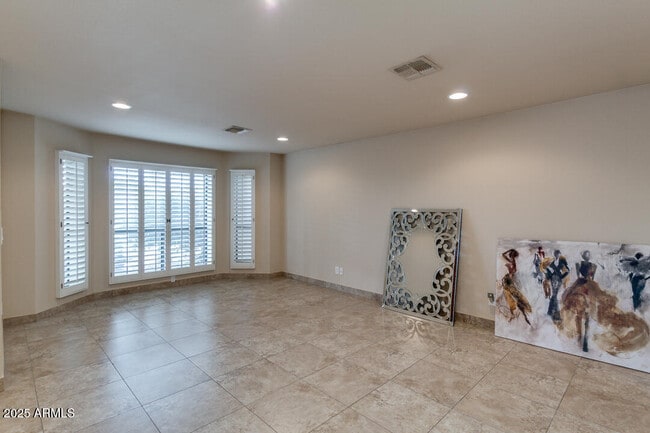 Building Photo - 6768 E Grandview Dr