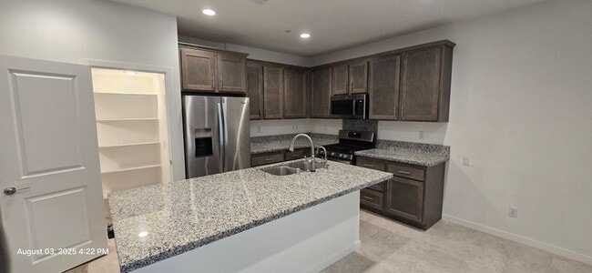 Building Photo - 26149 Park Ave