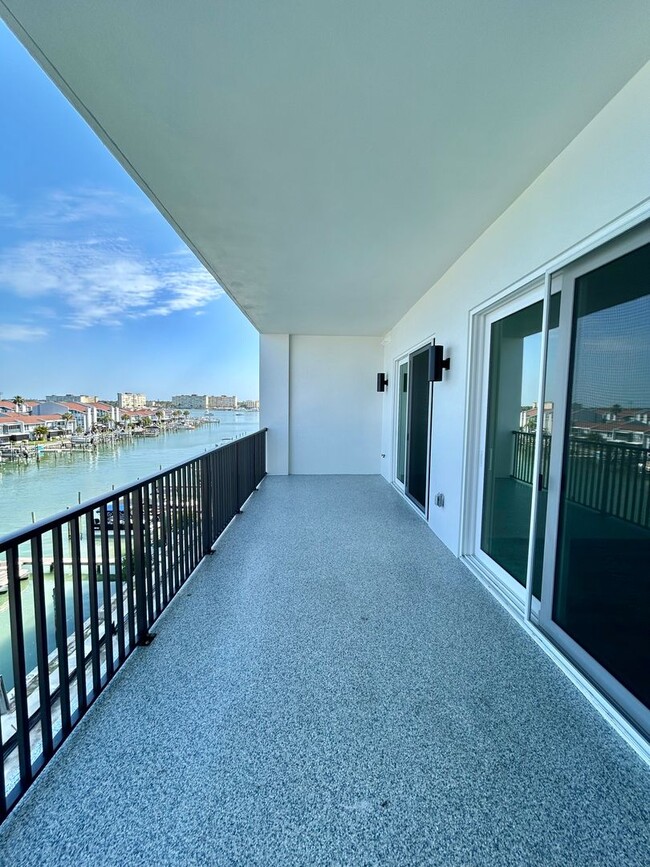 Building Photo - Newly Built Waterfront 3 bed 3 Bath - Walk...