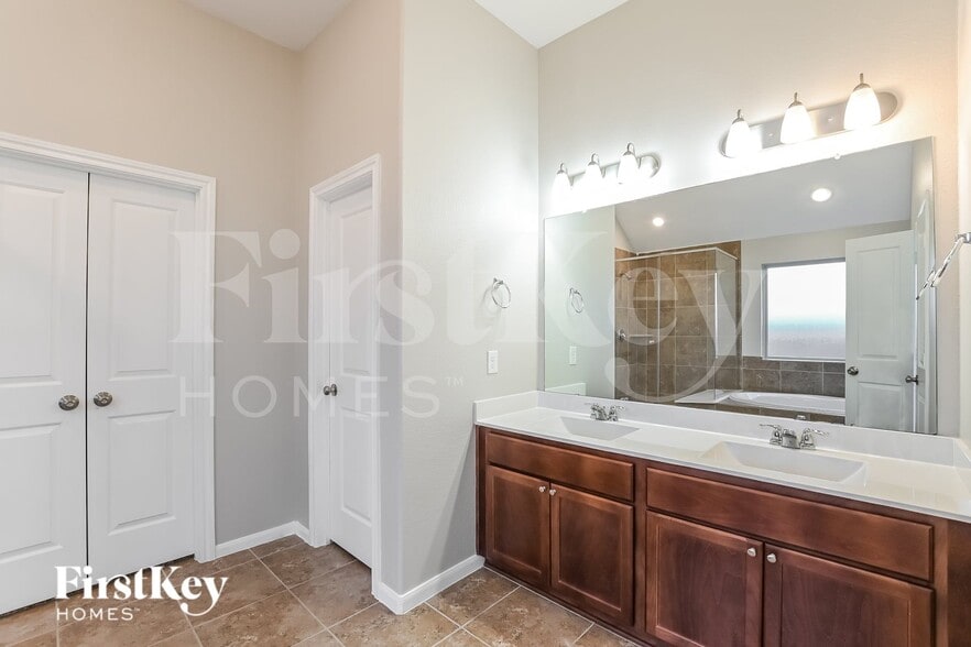 Building Photo - 31206 Harmony Falls Ct