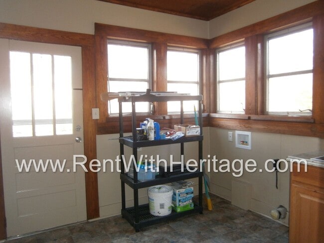 Building Photo - GORGEOUS RANCH/ GRAND PA'S BUNGELOW/ 1.6 ACRES/ FRONT PORCH/ PRIVATE YARD