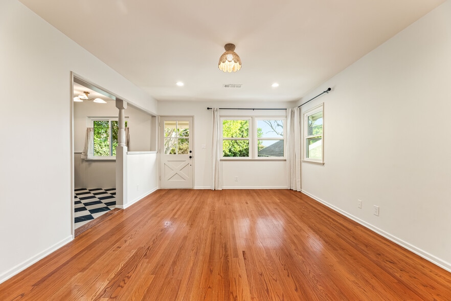 Building Photo - 3205 Fairesta St