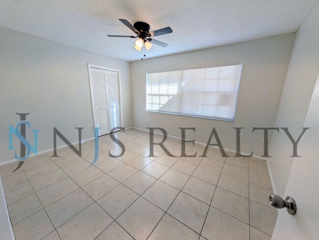 Building Photo - Beautifully updated 3/2/2 1500 Sq. Ft. with fenced yard, tile floors, HUGE living room and a corn...