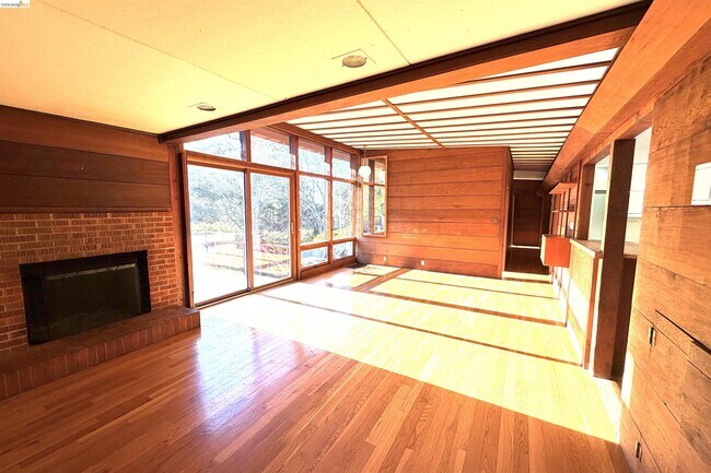 Building Photo - 25 Sunset Dr