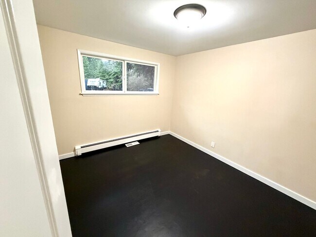 Building Photo - Peaceful Gig Harbor Home – Customizable Interior + Private Yard