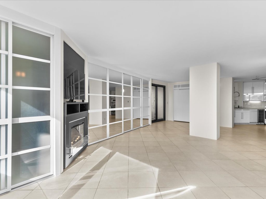 living room - 65 E India Row