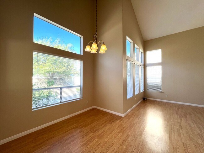 Building Photo - 4 bed, 3 bath located in Corona, CA!