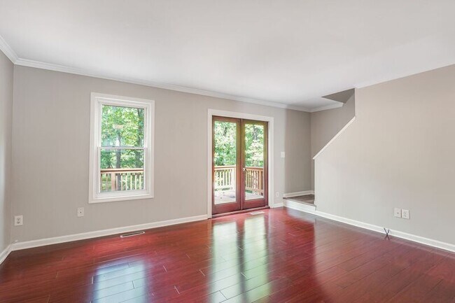 Building Photo - 128 Kings Mill Dr