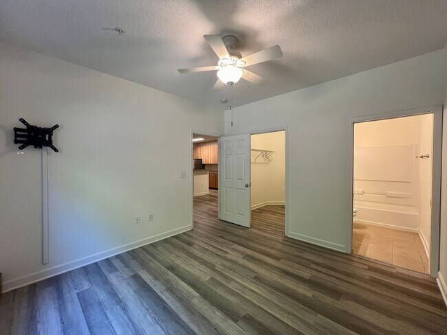 Building Photo - 3-Bed, 2-Bath Condo with Garage! One month...