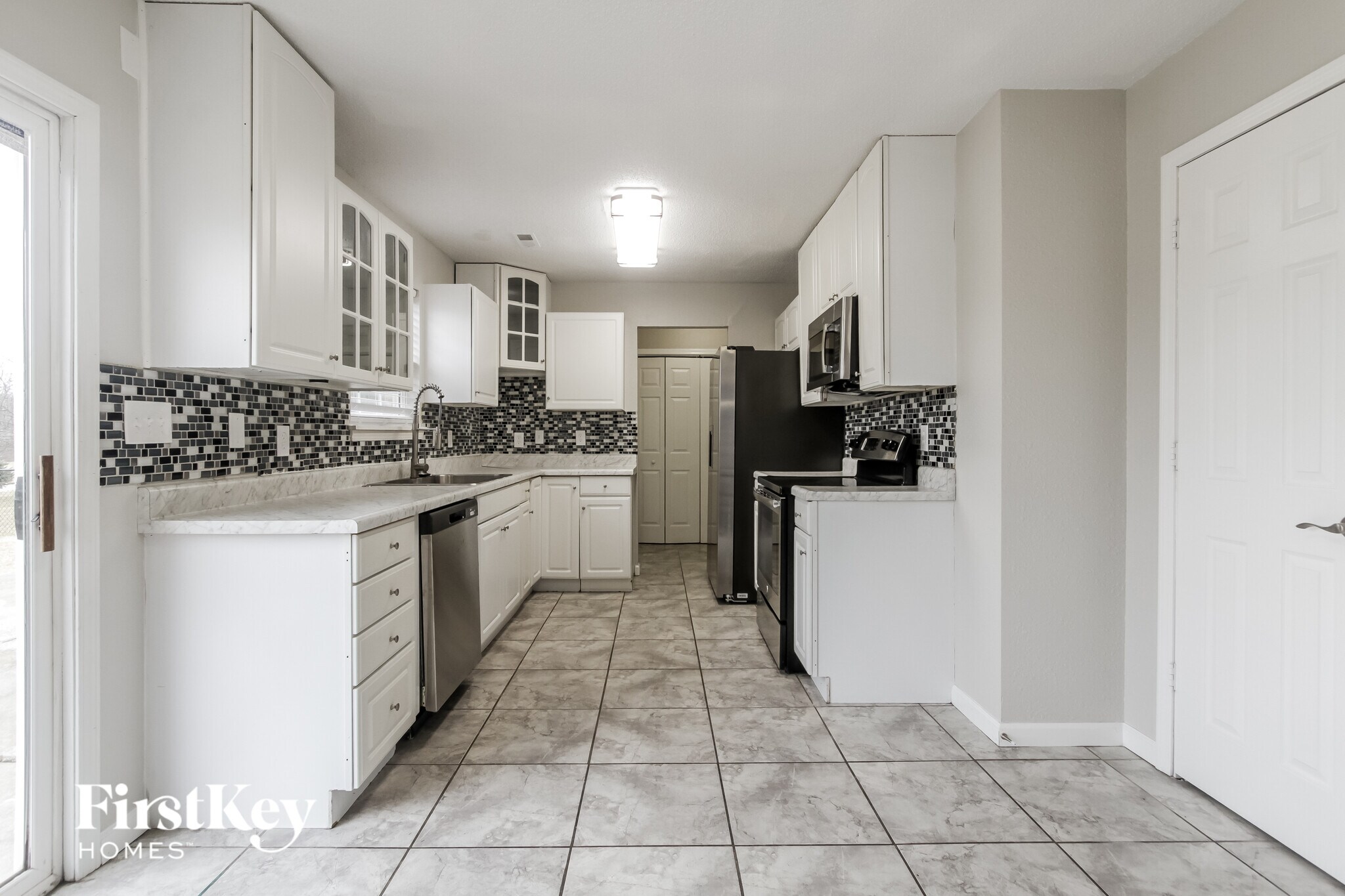 Building Photo - 5323 Alameda Rd