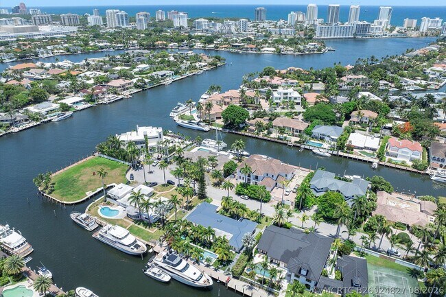 Building Photo - 207 Royal Palm Dr