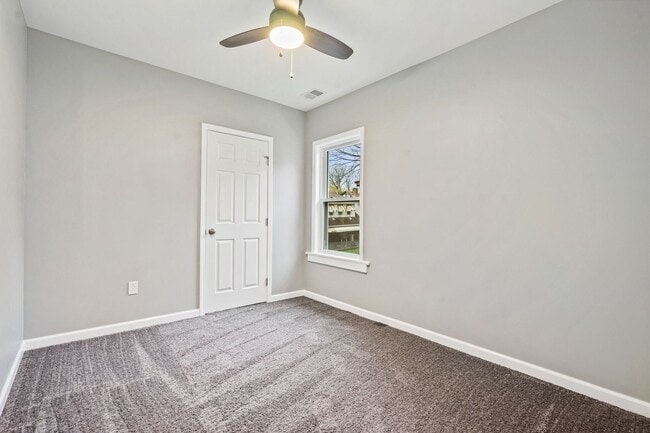 Building Photo - 301 Rochelle St