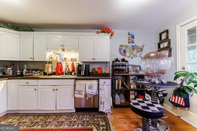 Building Photo - 1280 Stillwood Dr NE