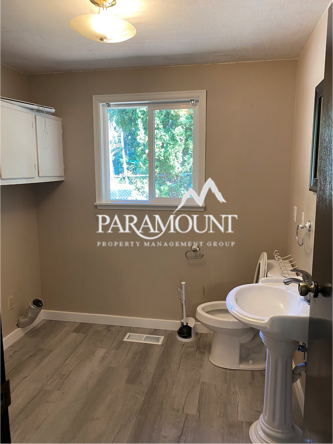 Building Photo - 3020 SE Royalwood Pl