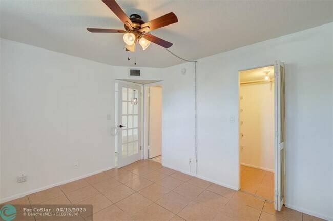 Building Photo - 113 Royal Pk Dr
