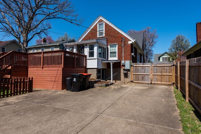 Building Photo - Charming Home in Deer Park Neighborhood