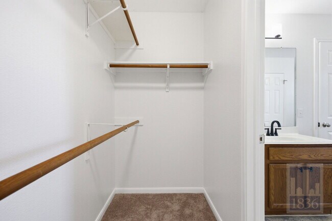 Building Photo - 1006 Buttercup Ct