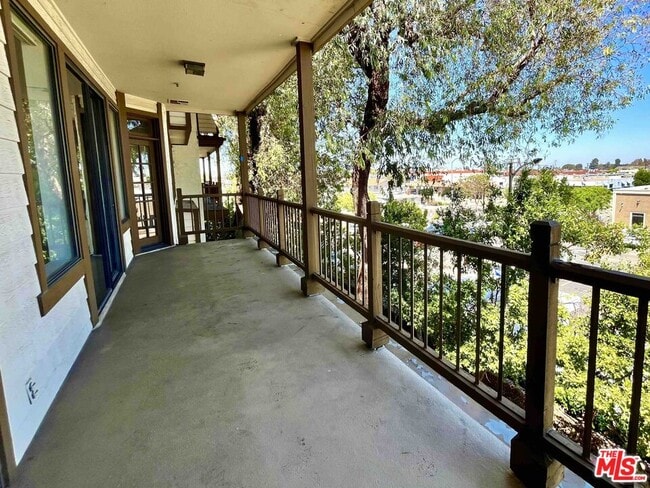 Building Photo - 2567 Plaza del Amo
