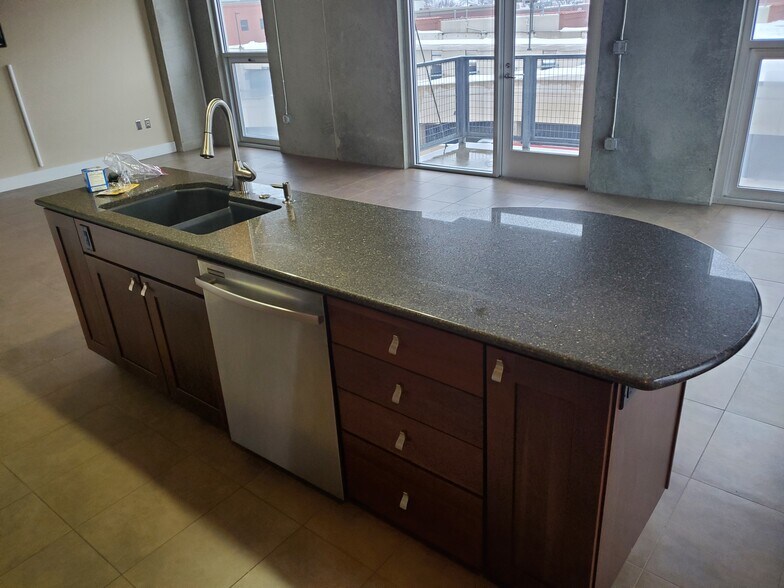 Building Photo - 309 E 5th St