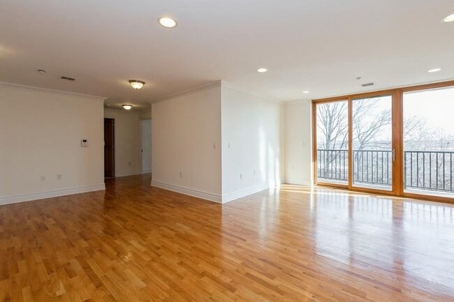 Building Photo - 17 Meadow Rd
