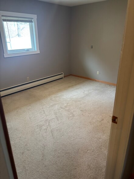 Building Photo - 322 W 5th St