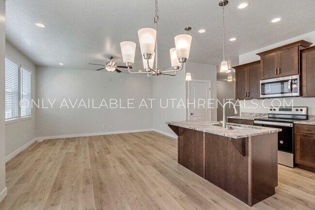 Building Photo - 4081 W Harmony Dr
