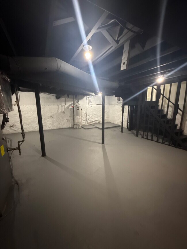 Building Photo - 533 Fairwood Ave