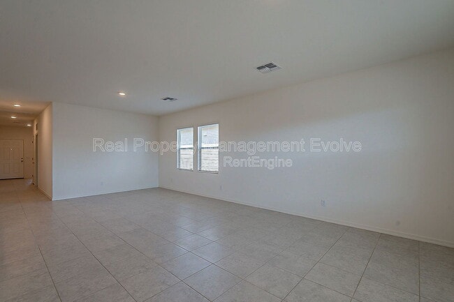 Building Photo - 6450 W Magdalena Ln