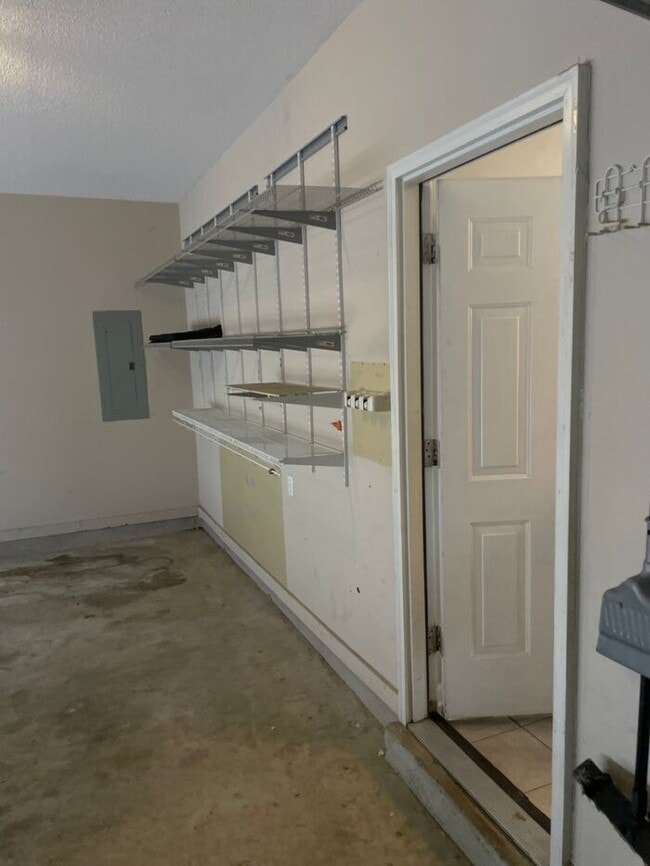 Building Photo - Four Bedroom Lakeland Home