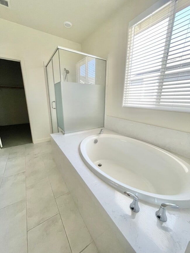 Building Photo - Beautiful 4 Bed 3 Bath Home in W Section Rohnert Park- $3,800 per month!