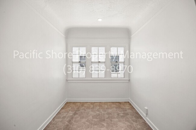 Building Photo - 107 N Mansfield Ave