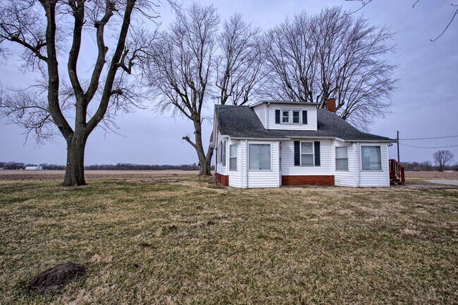 Building Photo - Charming Country Home on Acreage off Highw...