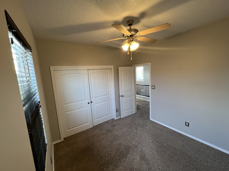 Bedroom - 1704 Band Saw Plz NW