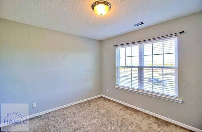 Building Photo - 7 Upland Ct