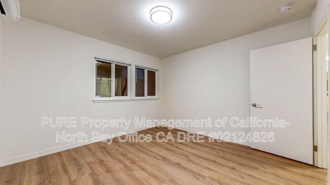 Building Photo - 2450 Grosse Ave